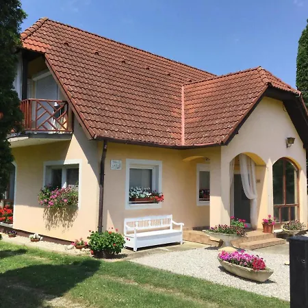 In Balatonbereny/balaton 18047 Apartment *