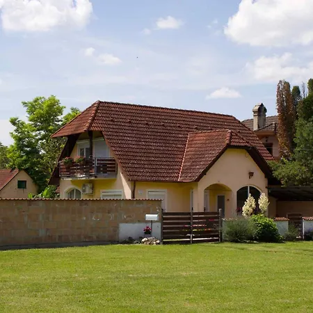 In Balatonbereny/balaton 18047