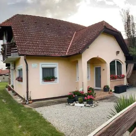 In Balatonbereny/balaton 18047 Балатонберень