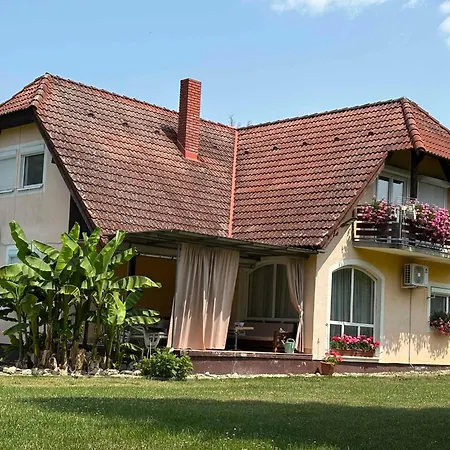 In Balatonbereny/balaton 18047